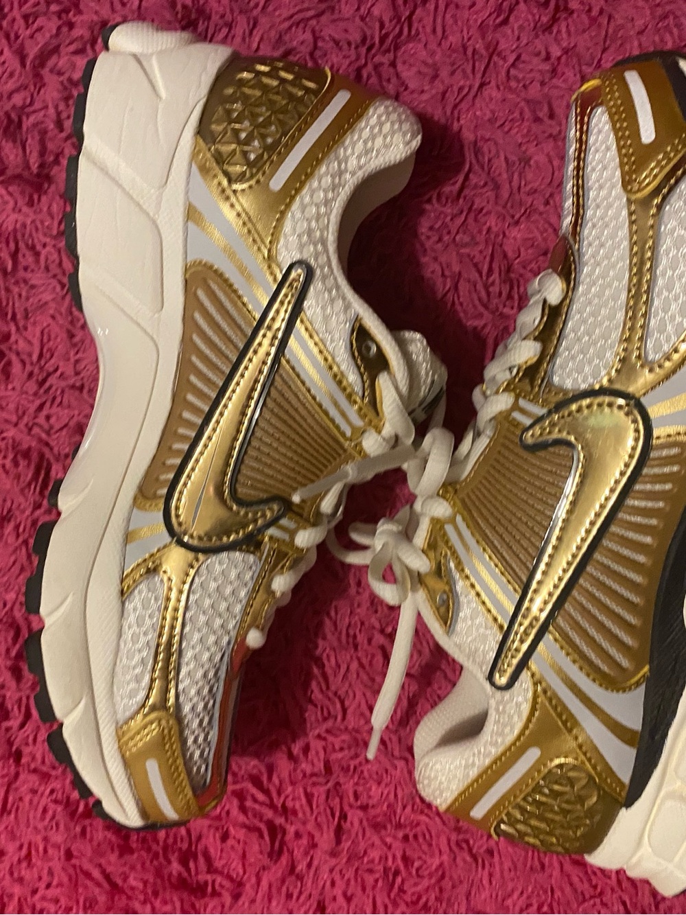 Nike Women's White & Gold Metallic Running Sneakers